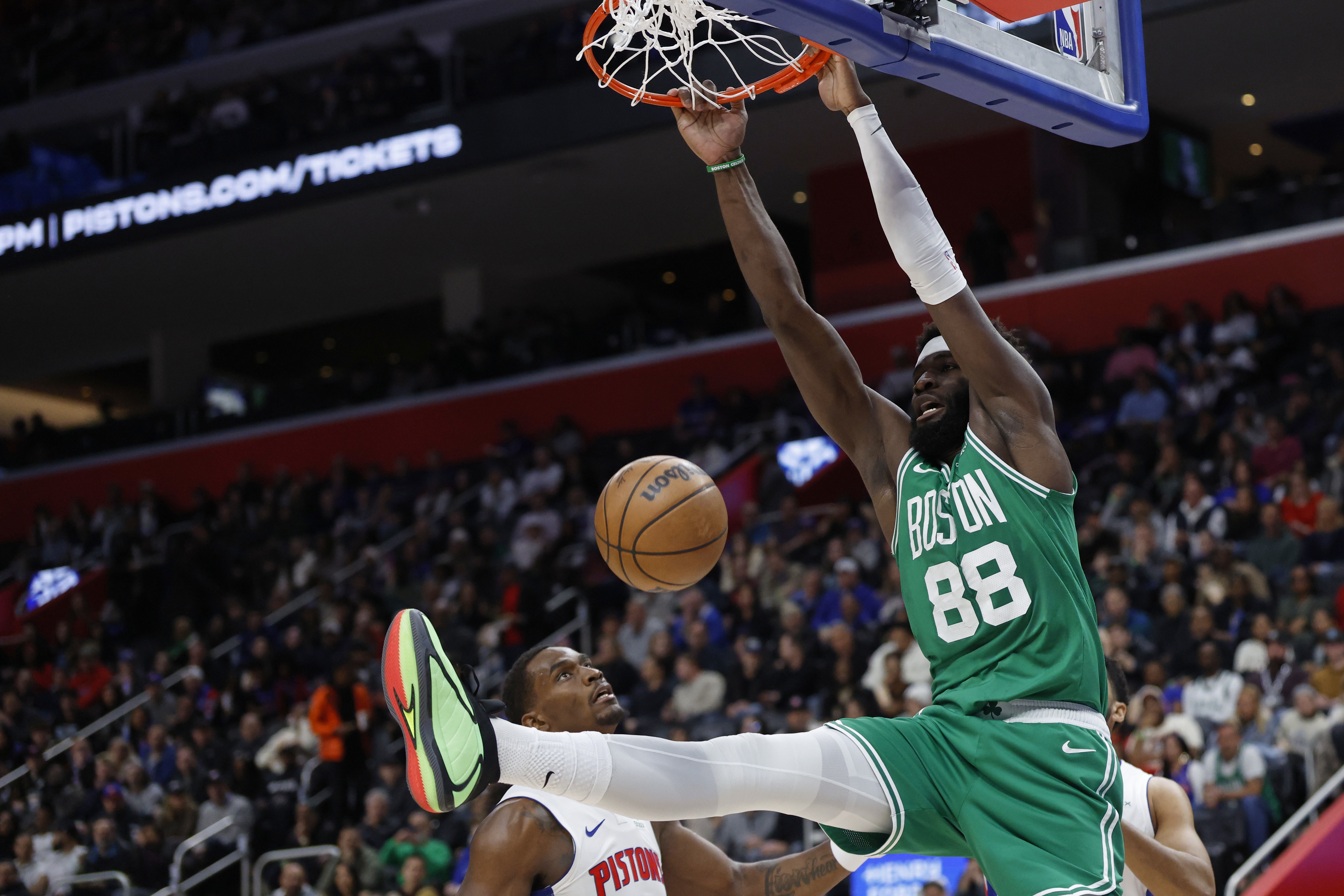 英雄联盟下注-5帽！杰伦·布朗：护筐方面我们很依赖科塔 希望他继续保持这表现