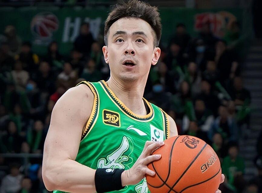 s15竞猜-辽宁男篮赵继伟引球迷不满，广东前功勋外援再就业，四川官宣换帅