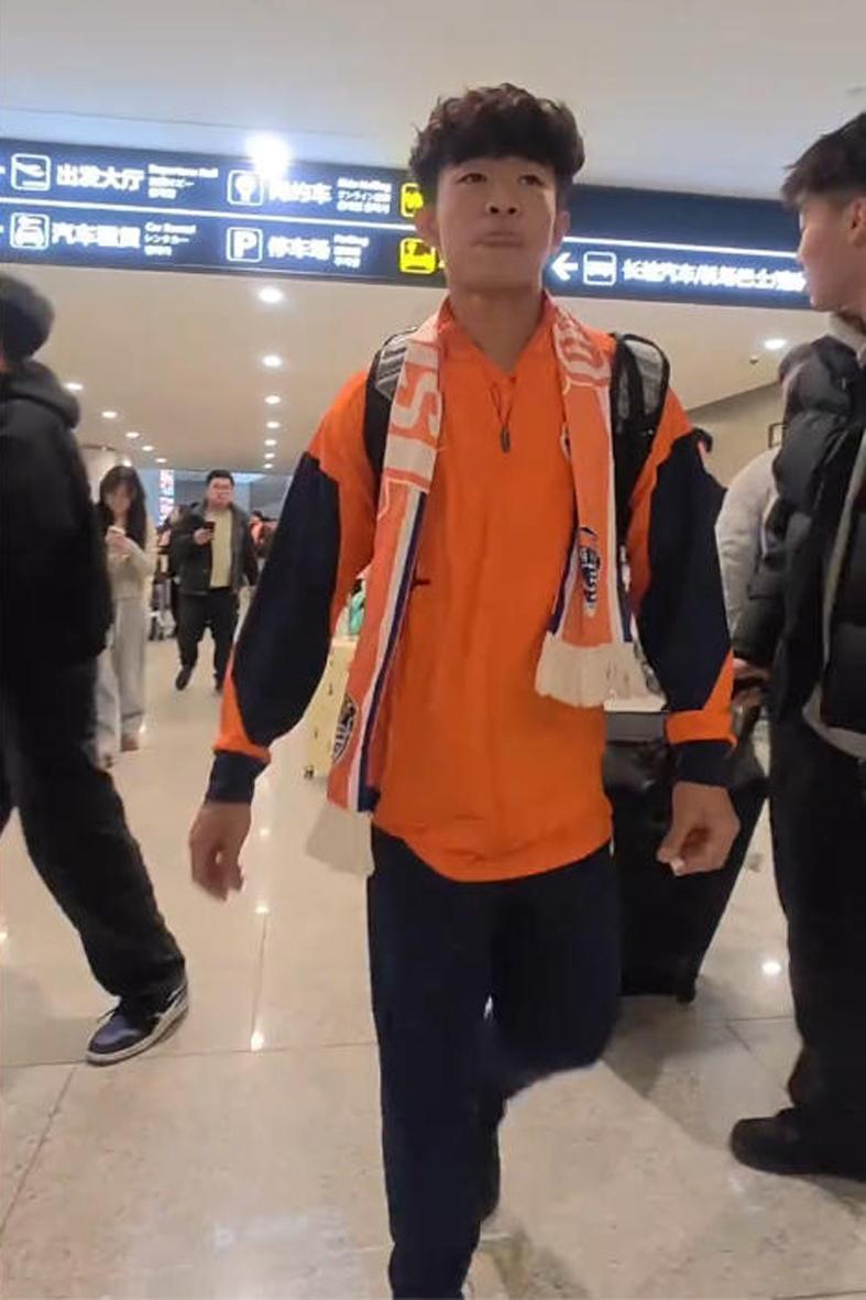 2026中超新老传承超燃！邝兆镭等6小妖谁先首秀？7名37岁老将坚守