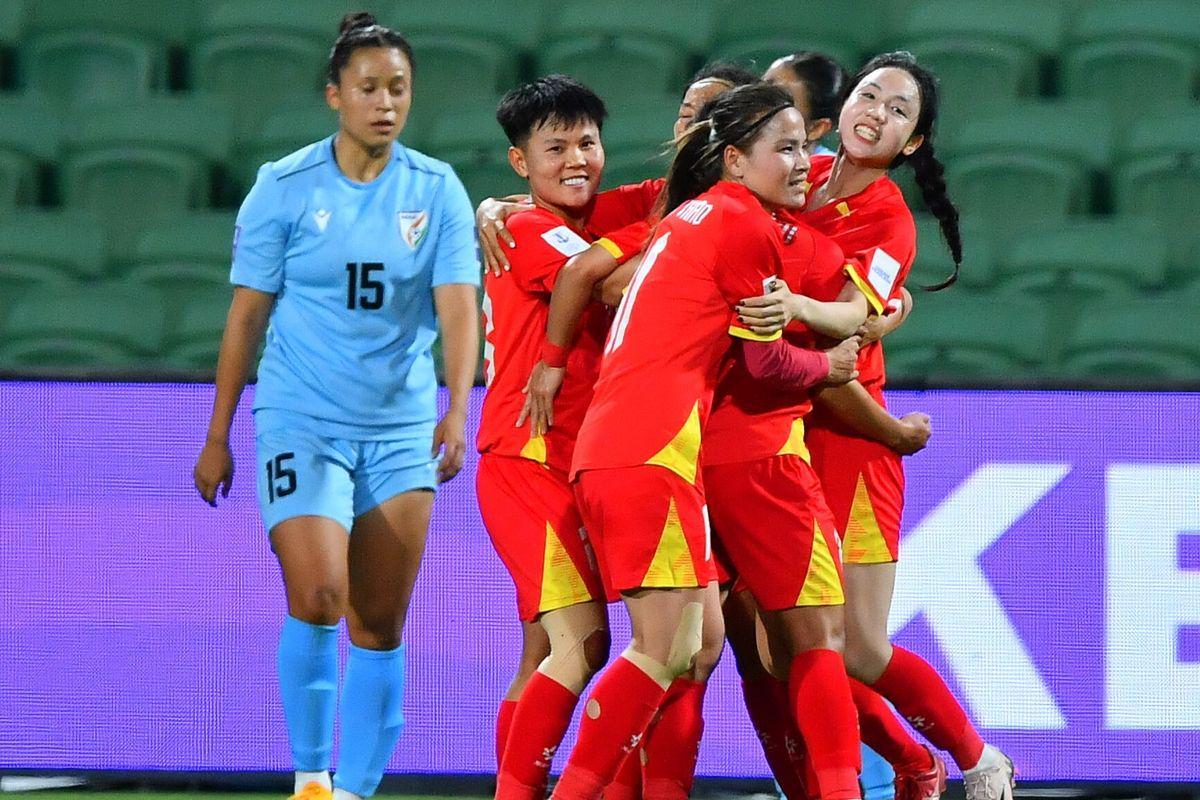 2-1绝杀！亚洲杯最新形势：中日韩朝都赢了，中国队再胜就出线